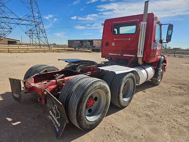 Image of Volvo VNM equipment image 4