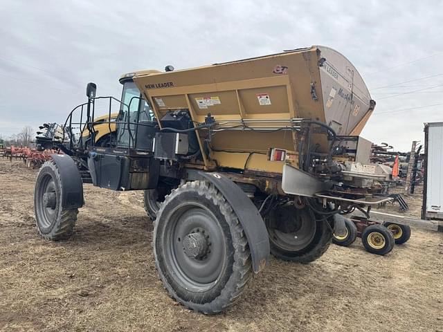 Image of RoGator RG1100 equipment image 2