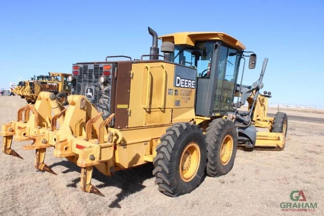 Image of John Deere 672G equipment image 2