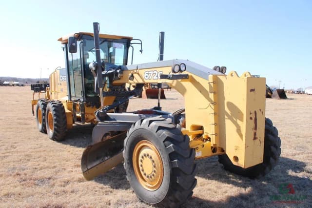 Image of John Deere 672G equipment image 1