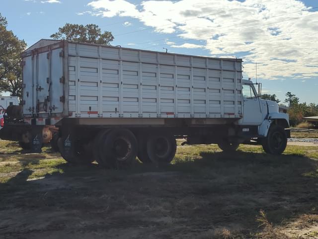 Image of International Fleetstar 1900 equipment image 2