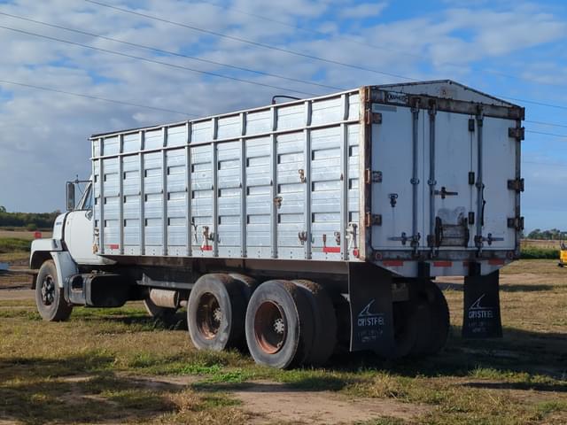 Image of International Fleetstar 1900 equipment image 3