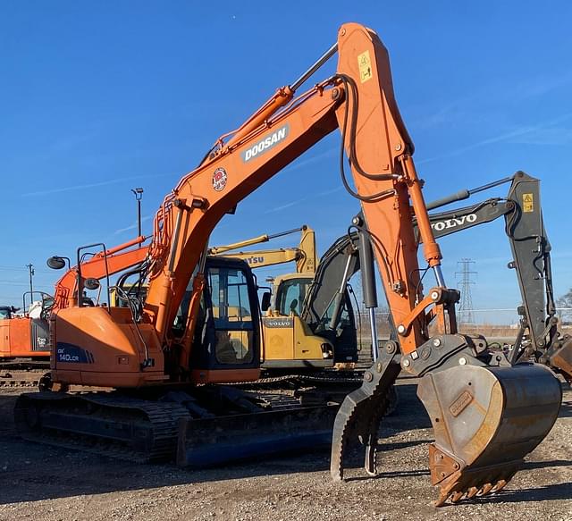 Image of  Doosan DX140LCR equipment image 3