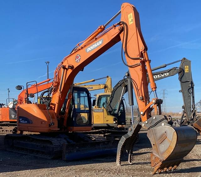 Image of  Doosan DX140LCR equipment image 2