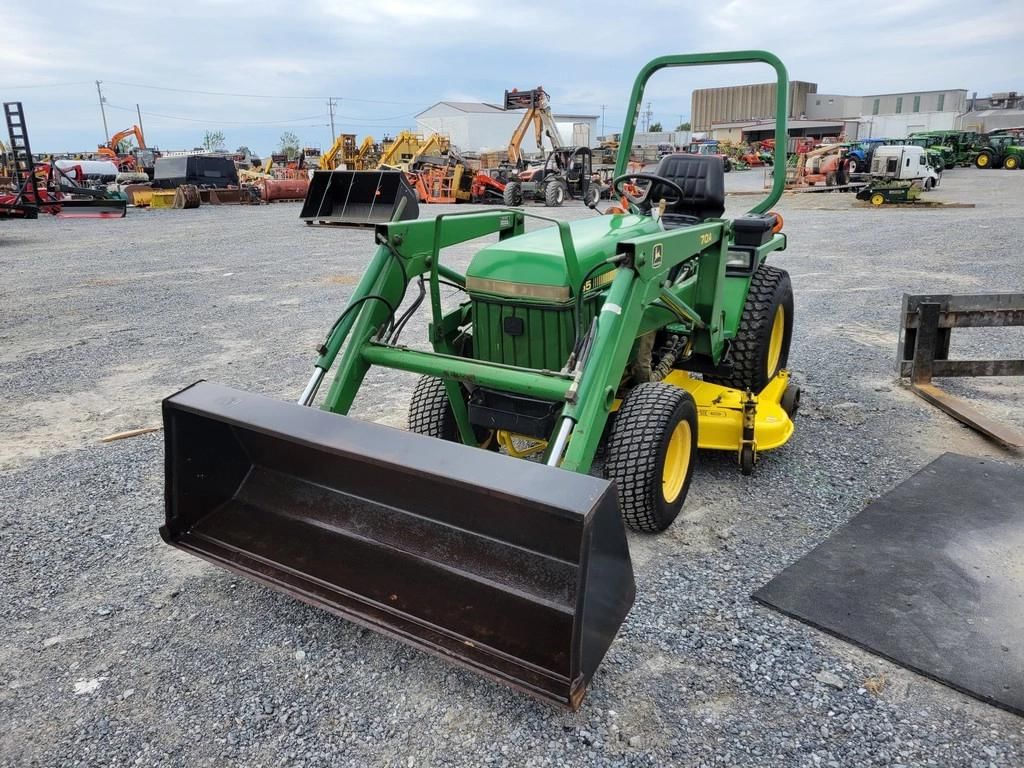 John Deere 855 Equipment Image0