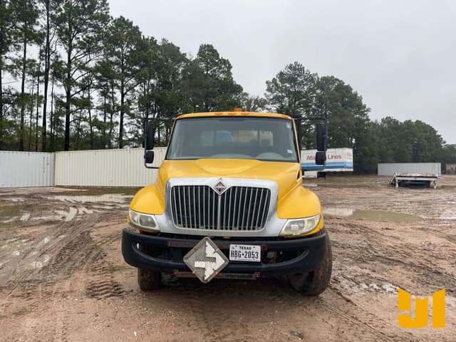 Image of International 4300 SBA equipment image 1