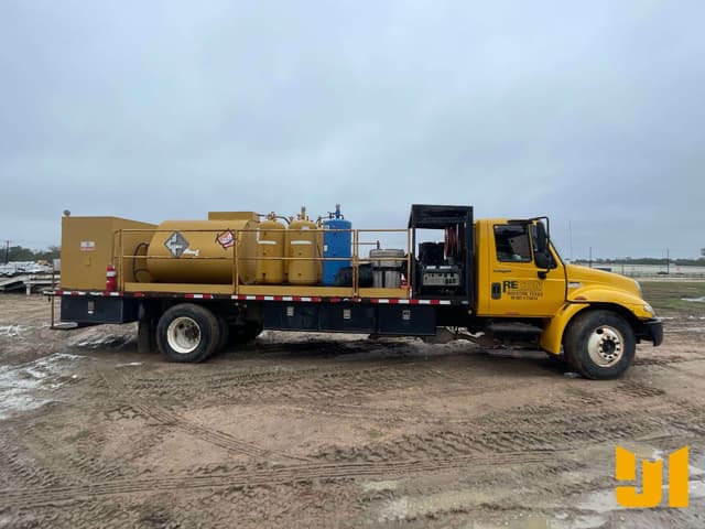 Image of International 4300 SBA equipment image 3