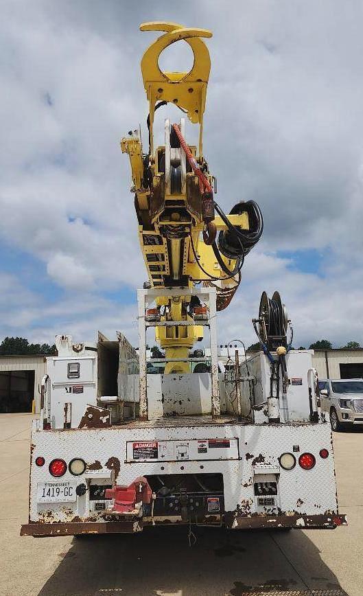 Image of Ford F-750 equipment image 4