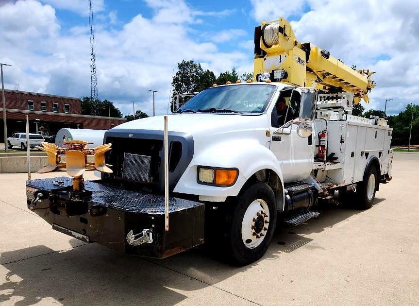 Image of Ford F-750 Primary image
