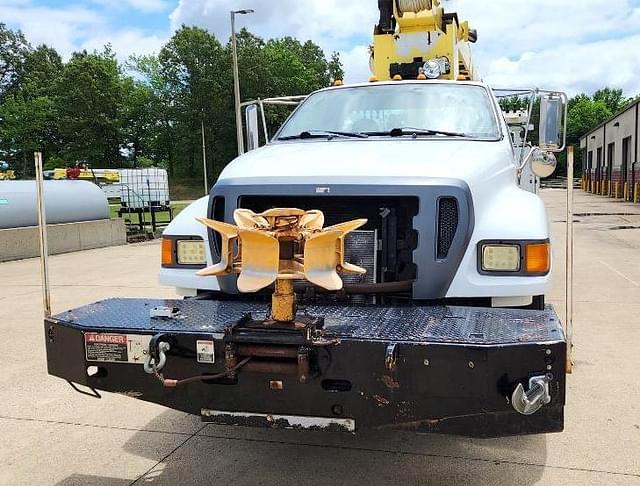 Image of Ford F-750 equipment image 1