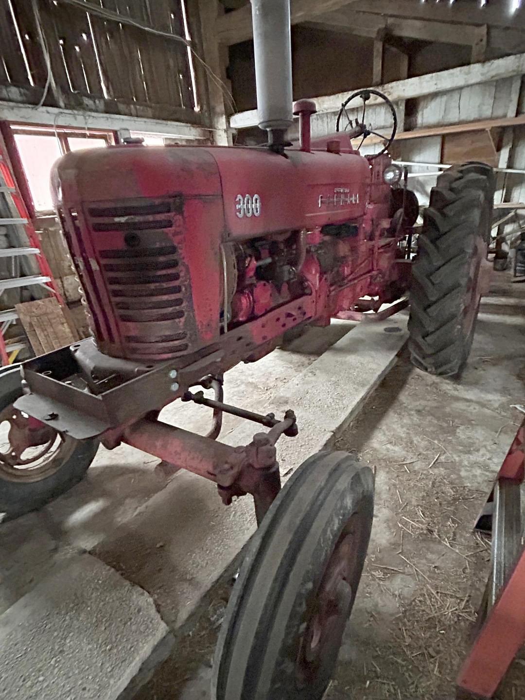 Image of Farmall 300 Image 1