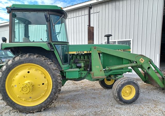 Image of John Deere 4240 equipment image 1