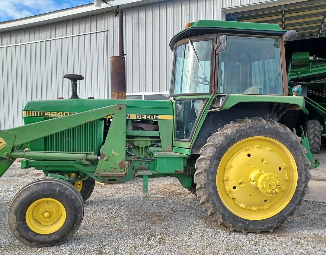 Image of John Deere 4240 Primary image