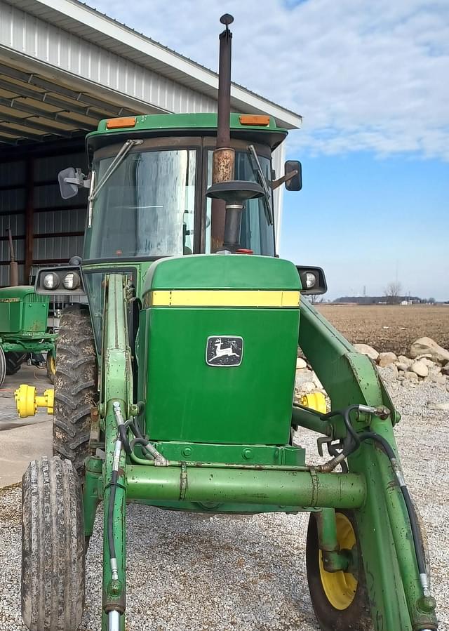 Image of John Deere 4240 equipment image 2