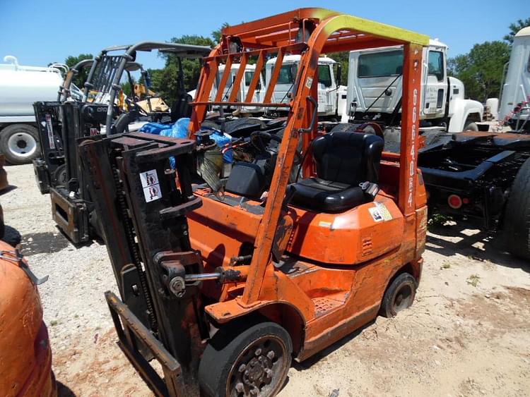 Toyota 7FG0U25 Equipment Image0
