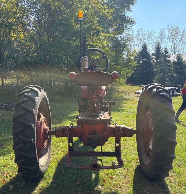 Image of Farmall H equipment image 2
