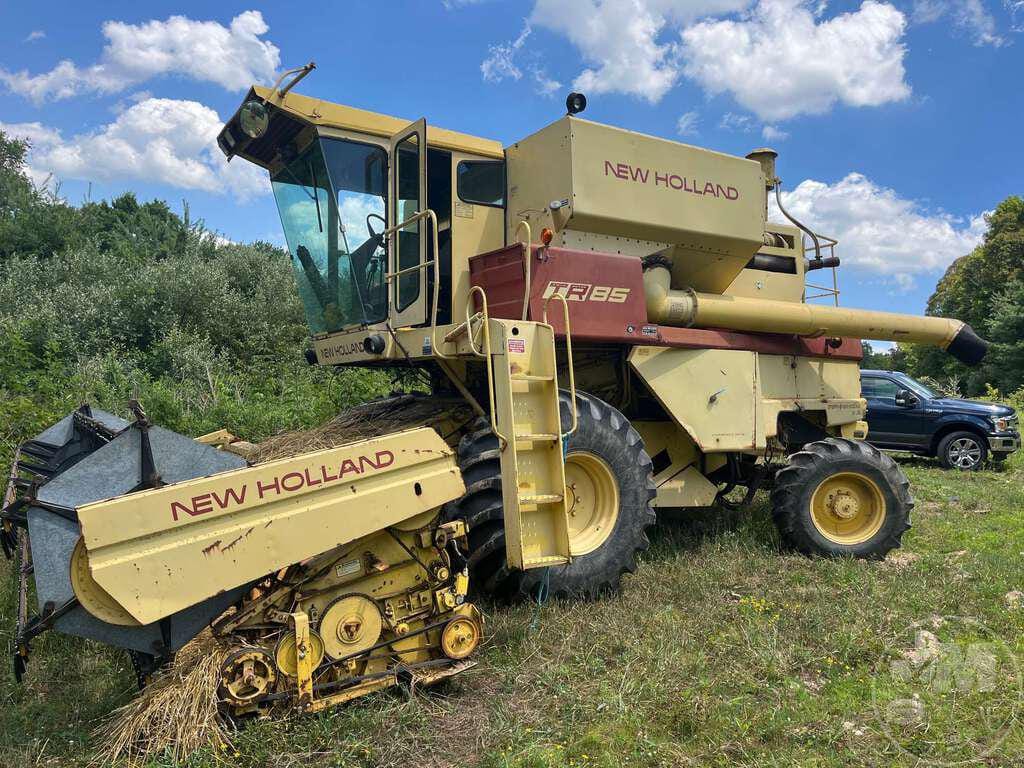 Main image New Holland TR85