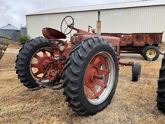 Image of Farmall 300 equipment image 4