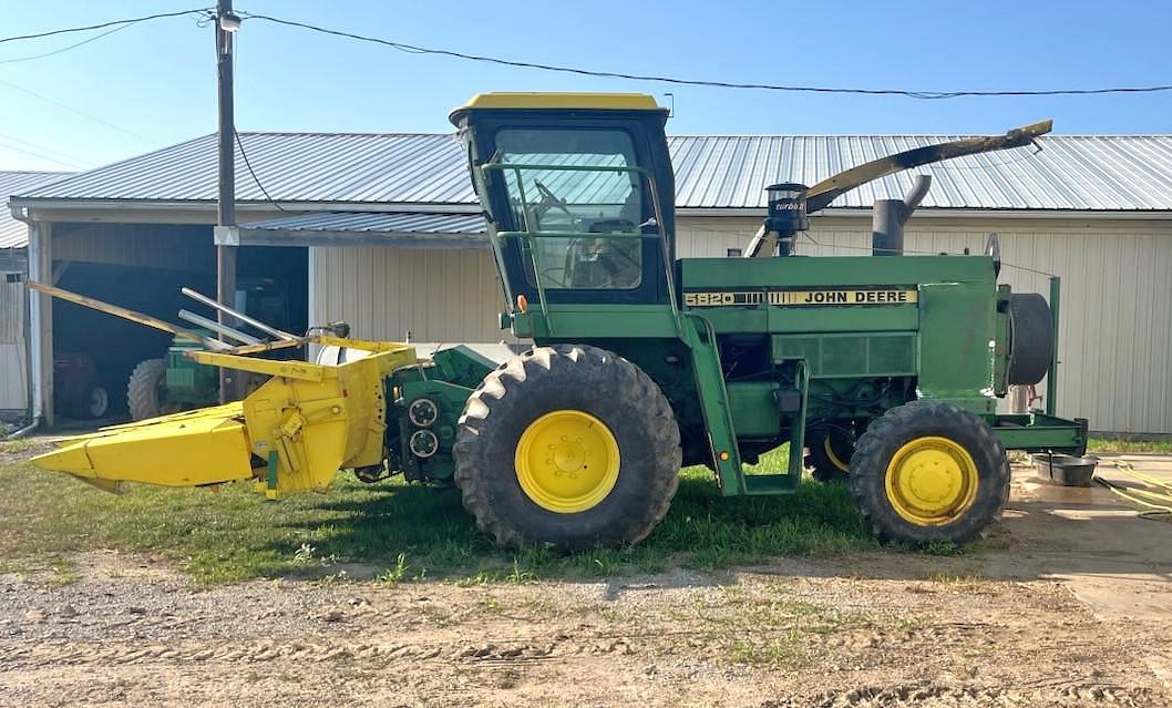 Image of John Deere 5820 Primary image