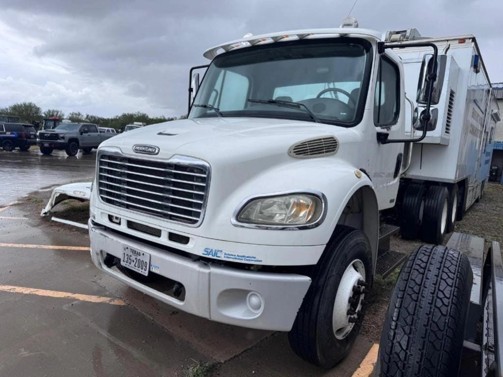 Main image Freightliner M2 106