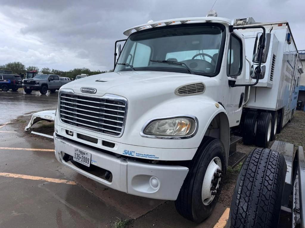 Image of Freightliner M2 106 Primary image