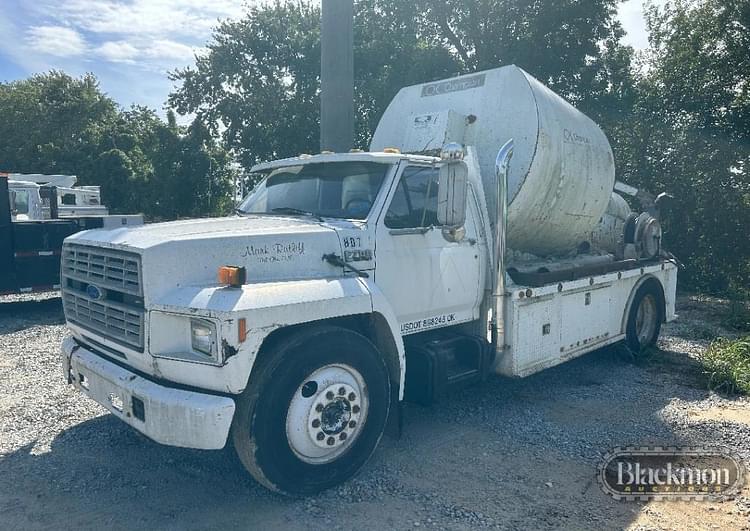 1994 Ford F-700 Equipment Image0