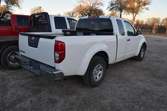 Image of Nissan Frontier equipment image 2