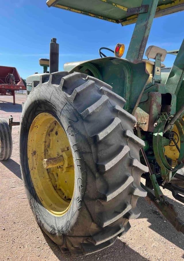 Image of John Deere 4020 equipment image 2