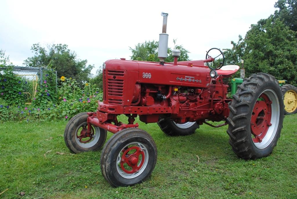 Main image Farmall 300