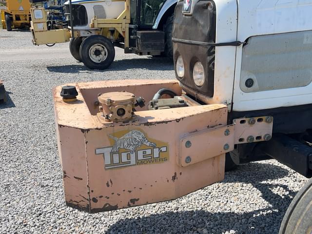 Image of Massey Ferguson 5455 equipment image 3