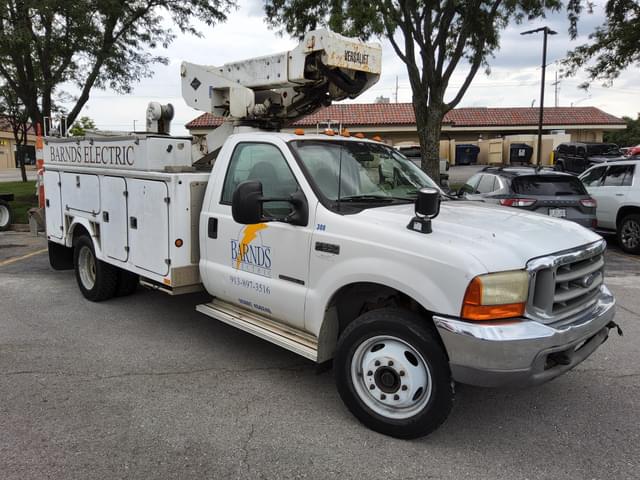 Image of Ford F-550 equipment image 2