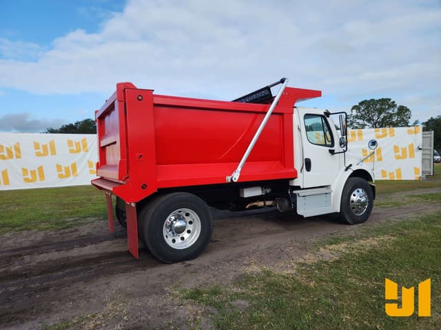 Image of Freightliner M2 equipment image 4