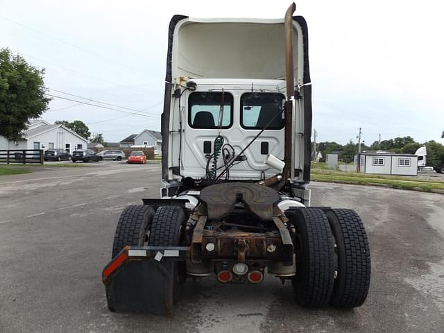 Image of Freightliner Cascadia equipment image 4