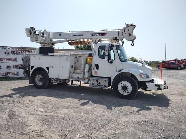 Image of Freightliner M2-106 equipment image 3