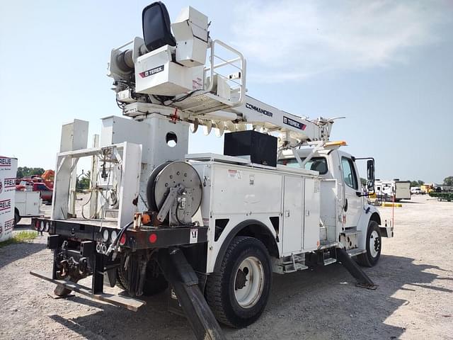 Image of Freightliner M2-106 equipment image 4