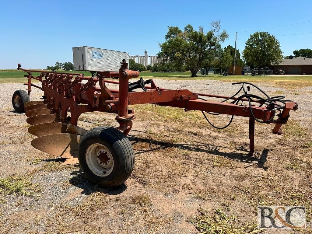 Image of International Harvester 720 Primary image