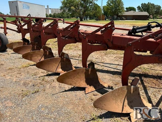 Image of International Harvester 720 equipment image 4