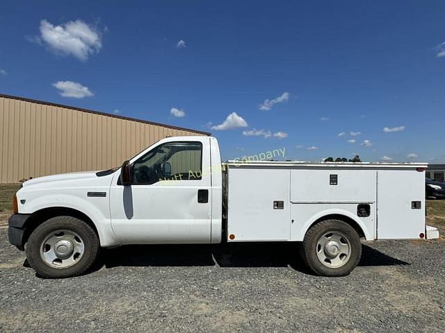 Image of Ford F-350 equipment image 1