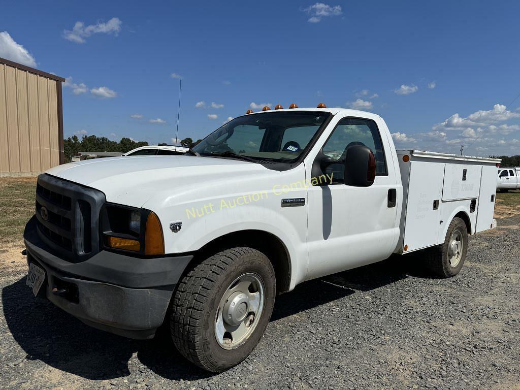 Image of Ford F-350 Primary image