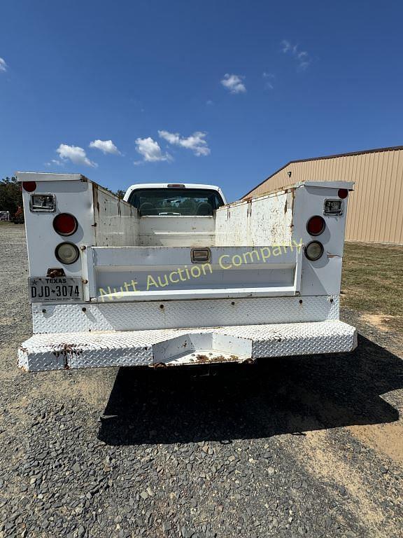 Image of Ford F-350 equipment image 3