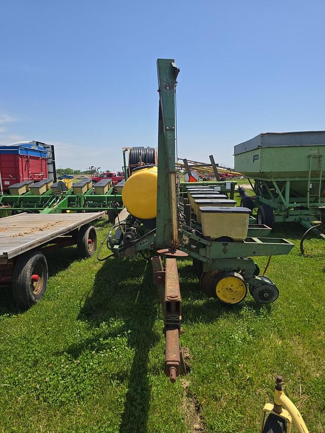 Image of John Deere 7000 equipment image 1