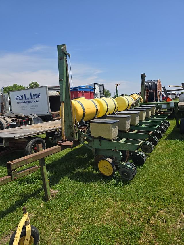 Image of John Deere 7000 equipment image 2