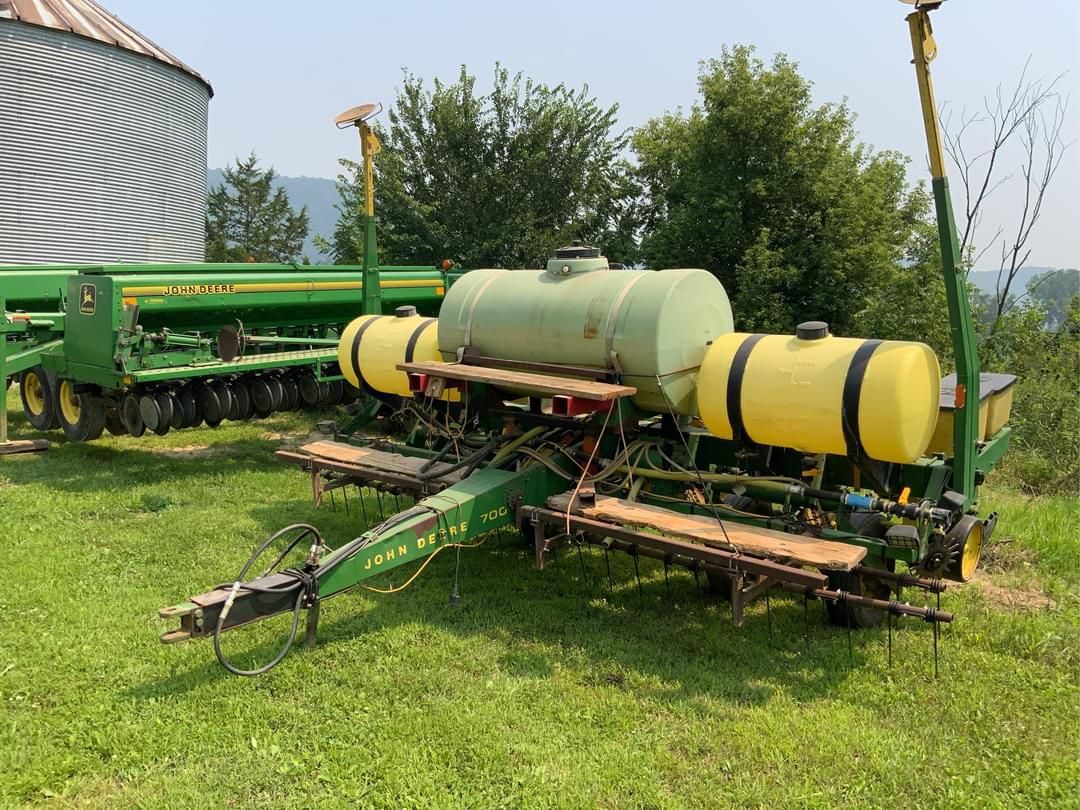 Image of John Deere 7000 Primary image