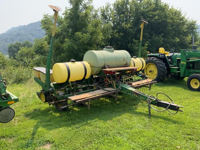Image of John Deere 7000 equipment image 2