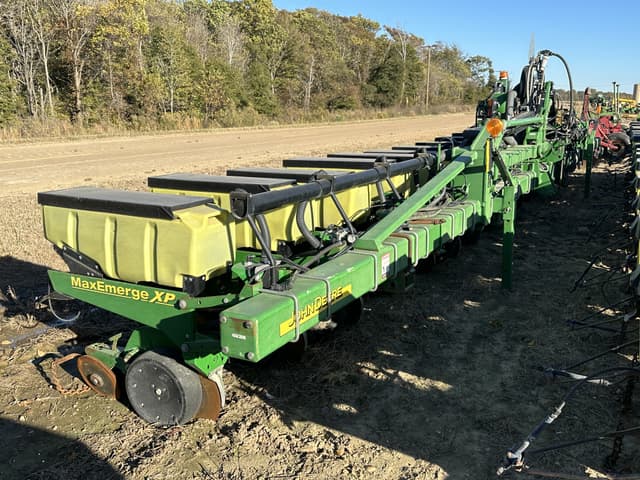 Image of John Deere 1720 equipment image 1