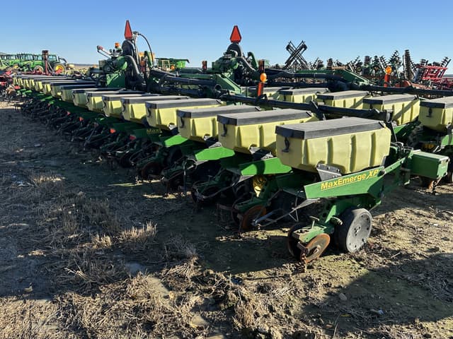 Image of John Deere 1720 equipment image 2