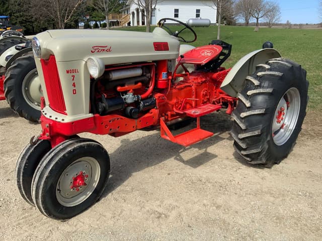 Image of Ford 740 equipment image 1
