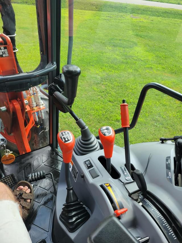 Image of Kubota M5-091 equipment image 4