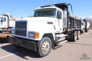 2002 Mack CH613 Image