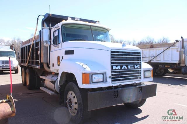 Image of Mack CH613 equipment image 1